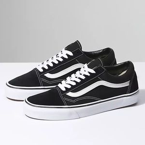 VANS OLD SKOOL SNEAKERS NWT